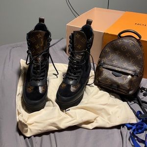 LOUIS VUITTON 

LAUREATE PLATFORM DESERT BOOT